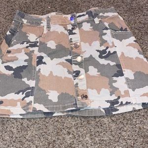 Camouflage skirt with buttons going down the middle only worn once .